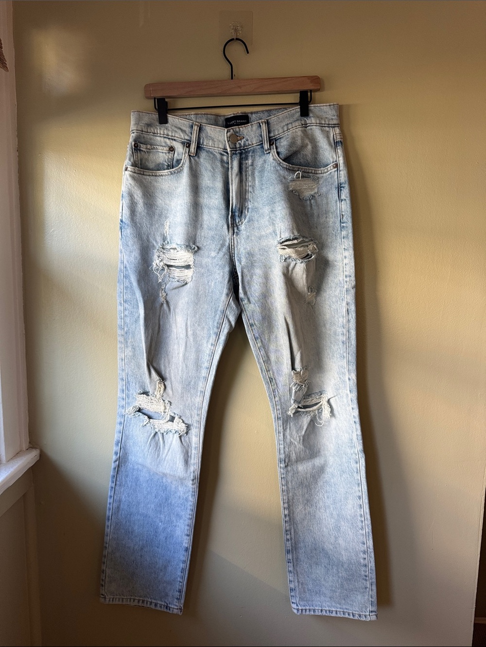 Lucky Brand Light Blue Distressed Relaxed Jeans